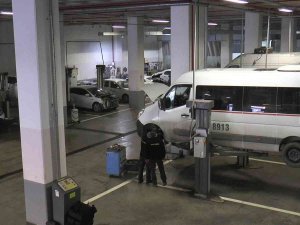 Elektrikleri Kesik Olan Otomobil Yetkili Servisi 20 Gündür Jeneratörle Çalışıyor