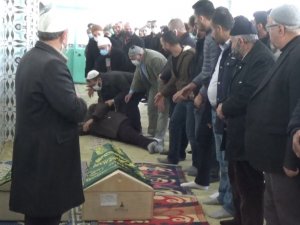 Yangında Torunlarını Kaybeden Dede, Cenazede Baygınlık Geçirdi