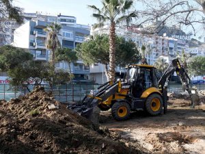 Mavi İle Yeşilin Bir Arada Olacağı Bülent Ecevit Parkı Yenileniyor