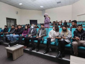 Van Büyükşehir Belediyesi Öğrencilere Yönelik Seminerlerini Sürdürüyor