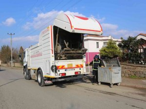 Serdivan’da Çöp Konteynerlerine Bakım Yapıldı
