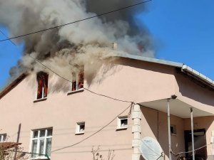 Çatı Yangını Korkuttu