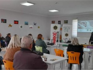 ’En İ̇yi Narkotik Polisi Anne’ Projesi Velilere Tanıtıldı