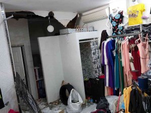 Avcılar’da Tavanı Çöken Dükkandan Dakikalarla Kurtuldu