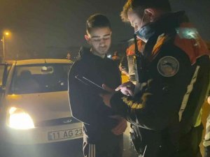 Polise Ağabeyinin Kimliğini Gösteren Ehliyetsiz Sürücüye Ceza Yağdı