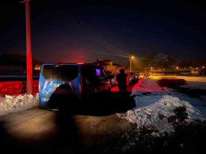 İ̇ntihar Girişiminde Bulunan Genç Hem Kendini Hem De Jandarma Astsubayı Vurdu
