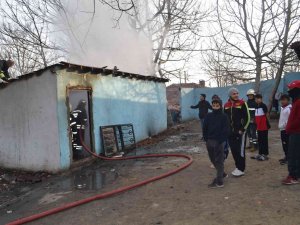 Mum Yakıp Uyudu, Evi Küle Döndü