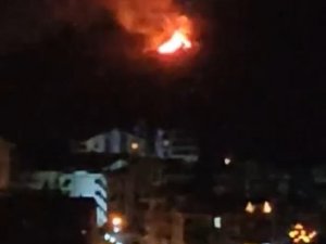 Bursa’da Alevleri Görenler Orman Yangını Zannetti, Bağ Evi Yangını Çıktı