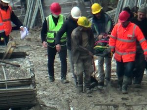 İ̇stanbul’da Korkutan Olay: İ̇nşaat İskelesinden Düşen İşçi Yaralandı