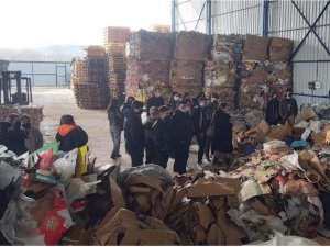 Mustafakemalpaşa Belediyesi’nin Geri Dönüşüm Projesine Liseli Gençlerden Tam Destek