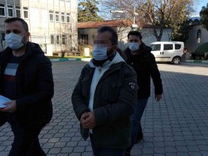 Karısının Boğazına Bıçak Dayayıp Boynundaki Altını Alan Koca Gözaltına Alındı