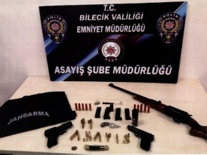 Bilecik’te Şüphe Üzerine Durdurulan Araçta Cephanelik Çıktı