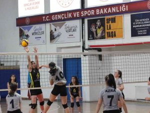 Voleybol Yarı Final Müsabakaları Düzce’de Başladı