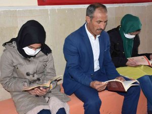 ’Kütüphanesiz Okul Kalmasın’ Projesiyle Öğrenciler Kitap Okuyor