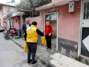 Dalında Kalan Limon Vatandaşa Dağıtılıyor