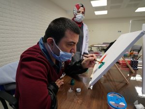 Engelli Vatandaşlar Eğlenirken Öğreniyor