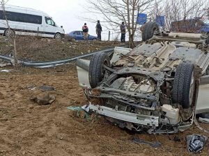 Elazığ’da Otomobil Bariyerlere Çarparak Takla Attı: 6 Yaralı