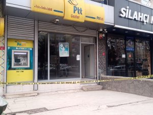 Diyarbakır’da Maskeli, Silahlı 3 Soyguncu, Ptt Şubesinden 20 Bin Tl Çalarak Kayıplara Karıştı.