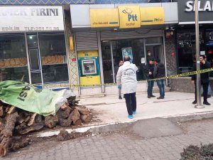 Maskeli, Silahlı Soyguncular Ptt Şubesinden 20 Bin Tl Çalarak Kayıplara Karıştı