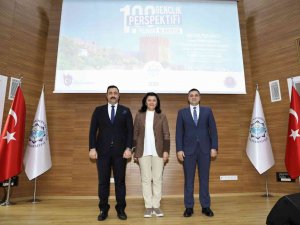 Cumhurbaşkanı Başdanışmanı Türkmenoğlu, Alkü’de Öğrencilerle Buluştu