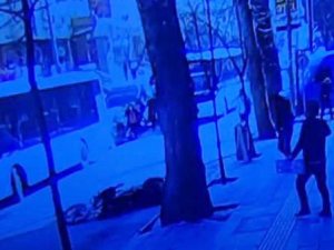 Motosiklet Sürücüsü Yayaya Çarpmamak İçin Canını Hiçe Saydı