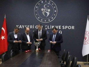 Mahallede Maç Var