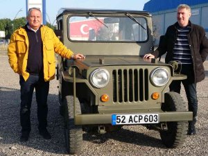 Hurdalıktan Aldığı Askeri Cipi 110 Bin Lira Harcayarak 70 Yıl Önceki Haline Çevirdi