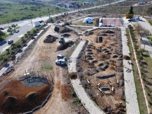 Okul Bahçesinde Hem Meyve Üretecekler Hem De Eğitim Görecekler