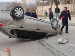 Elazığ’da Otomobil Ters Döndü: 1 Yaralı