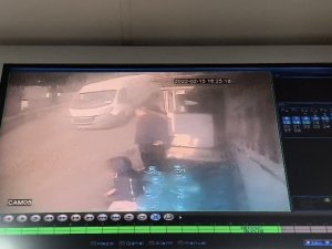 Kartal’da Freni Boşalınca Yolda Kayan Minibüs Kaza Yaptı, 1 Kişi Yaralandı