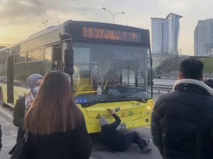 Üzerinde Güneş Batmayan İ̇ett Otobüsü “500t” Yolda Kaldı
