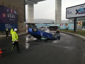 Kararsız Sürücü Kaza Yaptı: 2 Kişi Hafif Şekilde Yaralandı