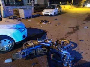 Motosiklet İle Otomobil Çarpıştı: 1 Yaralı