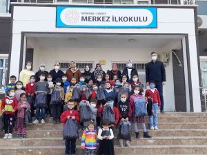 Samsat’ta İlkokul Öğrencileri Giydirildi