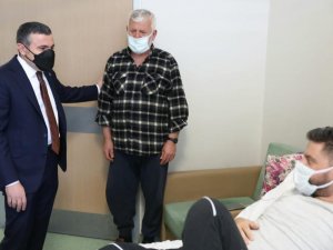 Vali Atay Hastaları Ziyaret Etti