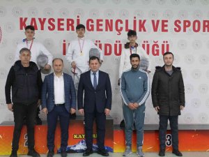 Eskrim İ̇l Birinciliği Müsabakaları Nefes Kesti