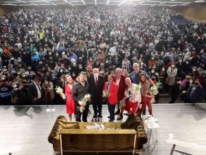 Yenimahalleliler Tiyatro Festivali’nde Buluştu
