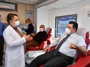 Başkan Genç Kan Bağışında Bulundu