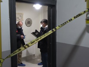 Emekli Öğretmen Evinde Ölü Bulundu