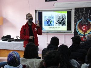Polisten Öğrencilere ’’Terörden Uzak Kalsın’’ Mesajı