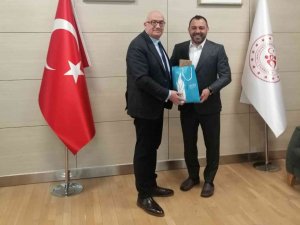 Rektör Ataç Gençlik Ve Spor Bakan Yardımcılarıyla Görüştü