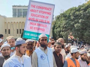 Bangladeş’ten, Hindistan’daki Başörtüsü Yasağına Karşı Protesto