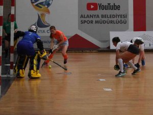 Kadınlar Salon Hokeyi Avrupa Kulüpler Şampiyonası Başladı
