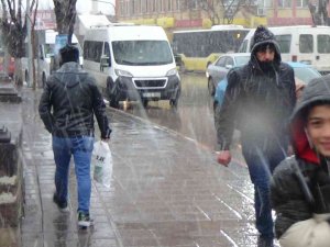 Afyonkarahisar’da Kar Yağışı Başladı