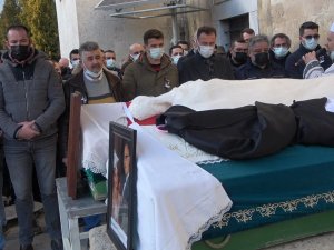 Bu Acıya Yürek Dayanmaz: Gelinlik Ve Damatlık Tabutlarına Örtü Oldu