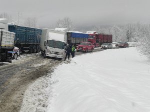 Kütahya Domaniç’te Aniden Bastıran Kar Trafiği Felç Etti