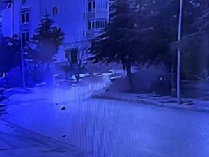 Görenleri Dehşete Düşüren Kaza Anbean Güvenlik Kameralarına Yansıdı