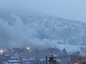 Yangından Etkilenen Kadını 2. Kattan 112 Ekipleri Kurtardı