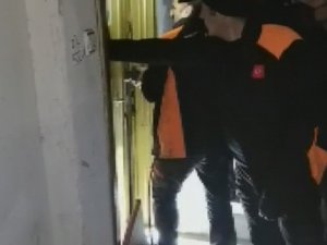 Üzerine Soba Düşerek Yaralanan Adamı Ekipler Kurtardı