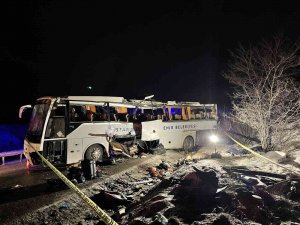 Trabzon'a Cenaze Yakınlarını Taşıyan İ̇BB'ye Ait Yolcu Otobüsü Çankırı’da Devrildi: 2 Ölü, 27 Yaralı